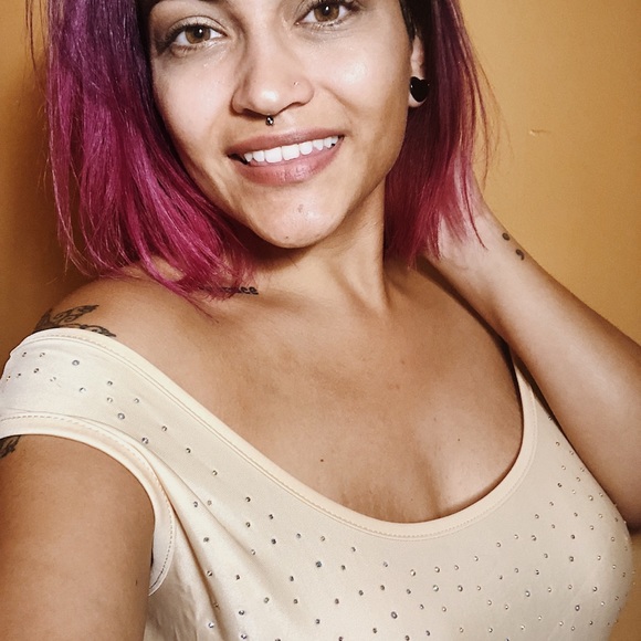 Meet your Posher, Carrie - Picture 3 of 5